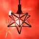 Pequeña lámpara estrella de cristal rojo