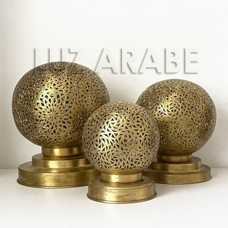 Lampe à poser marocain forme d'oeuf d'or en cuivre ajouré