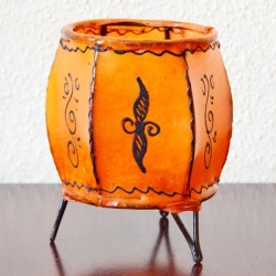 Portavelas hexagonal de cuero pintado con henna