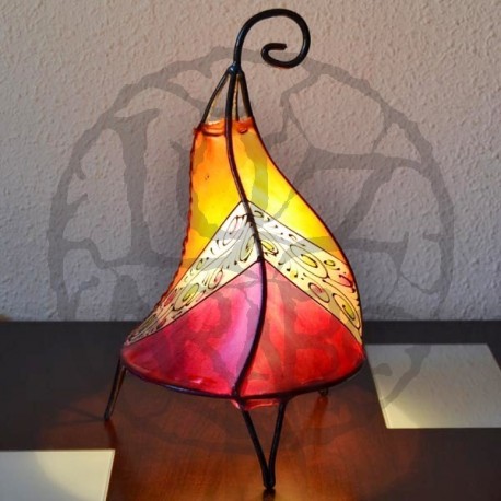 Lampe de fer et de cuir peint au henné