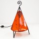 Lampe pyramide à base ronde de cuir peint au henné