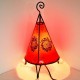 Lampe pyramide à base ronde de cuir peint au henné