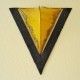 Aplique triangulo de forja y piel pintado