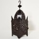 Farol de hierro calado forma menara cuadrada