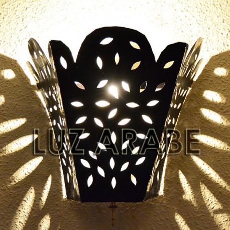 Large lily shape wall sconce of openwork iron