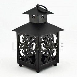 Farol de hierro calado forma casa cuadrada